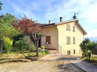 Casa Indipendente in Vendita a Rosora, 200'000€, 130 m²