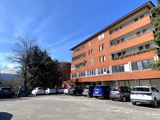 Ufficio in Vendita a Fabriano, 83'000€, 135 m²