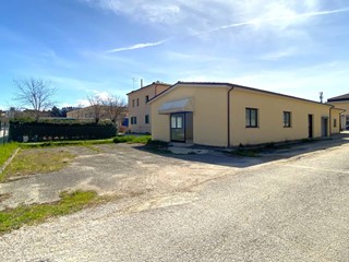 Magazzino in Vendita a Fabriano, 86'000€, 170 m²