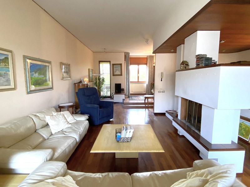 Villetta a schiera in Vendita a Fabriano, 152'000€, 200 m²