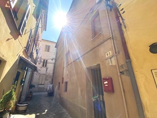 Casa Semi Indipendente in Vendita a Fabriano, 25'000€, 85 m²