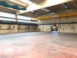 Capannone in Vendita a Fabriano, 240'000€, 800 m²