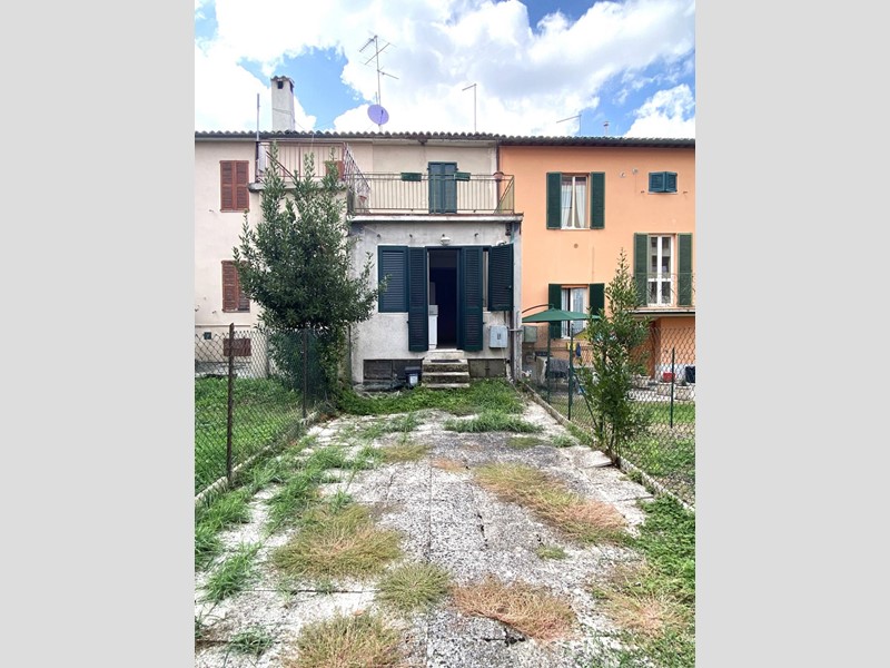 Villetta a schiera in Vendita a Fabriano, 57'000€, 80 m²