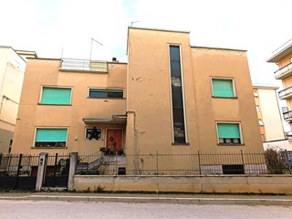 Casa Semi Indipendente in Vendita a Fabriano, 85'000€, 115 m²