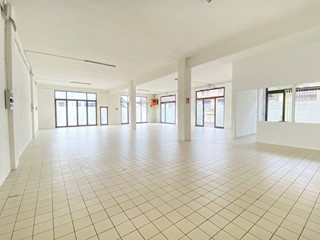 Laboratorio in Affitto a Fabriano, 1'600€, 360 m²