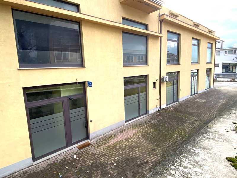 Laboratorio in Affitto a Fabriano, 1'500€, 360 m²