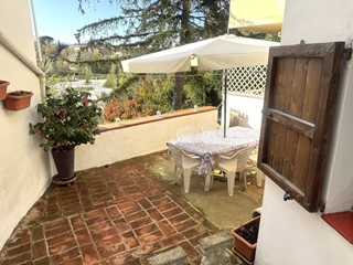 Casa Semi Indipendente in Vendita a Fabriano, 145'000€, 205 m²