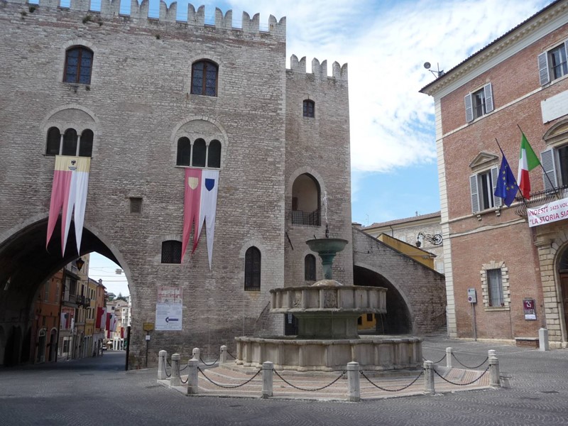 Appartamento in Vendita a Fabriano, 320'000€, 260 m²