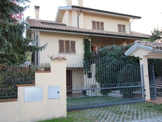 Villa in Vendita a Appignano del Tronto, 580'000€, 500 m²