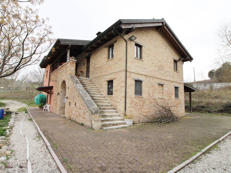 Rustico in Vendita a Castel di Lama, 178'000€, 450 m²