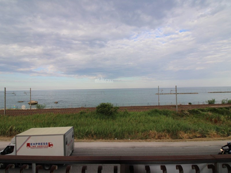 Trilocale in Vendita a Grottammare, 170'000€, 200 m²