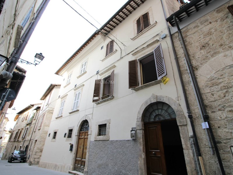 Casa Indipendente in Vendita a Ascoli Piceno, 170'000€, 195 m²