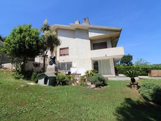 Casa Indipendente in Vendita a Martinsicuro, 400 m²
