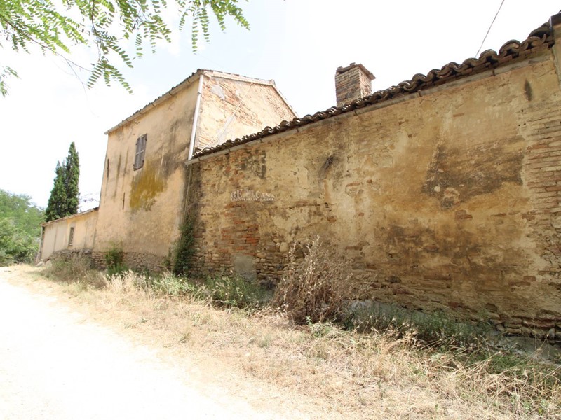 Rustico in Vendita a Ripatransone, 120'000€, 380 m²
