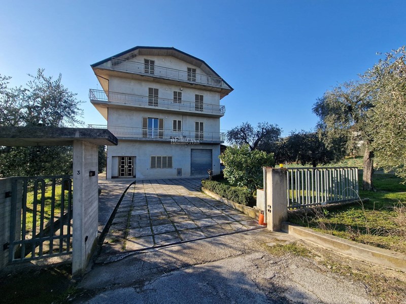 Appartamento in Vendita a Monsampolo del Tronto, 180'000€, 205 m²