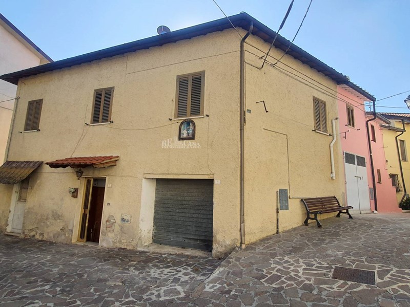 Casa Indipendente in Vendita a Maltignano, 92'000€, 180 m²