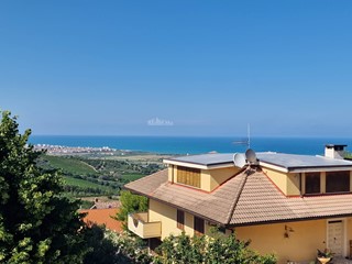 Trilocale in Vendita a Colonnella, 158'000€, 80 m²