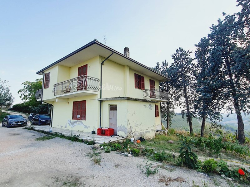 Casa Indipendente in Vendita a Offida, 230'000€, 250 m²