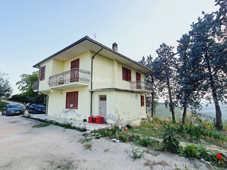 Casa Indipendente in Vendita a Offida, 230'000€, 250 m²