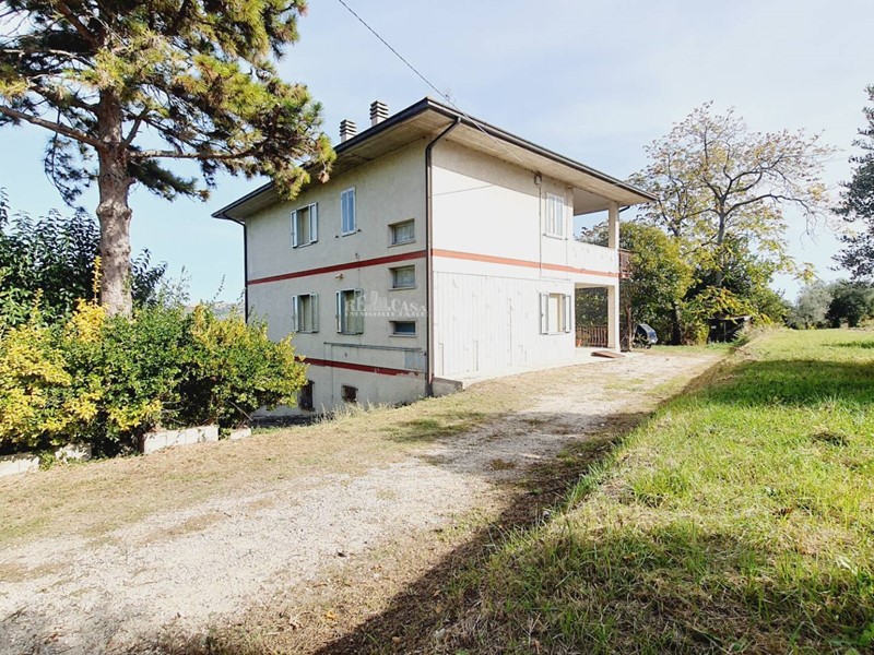 Casa Indipendente in Vendita a Castel di Lama, 275'000€, 330 m²