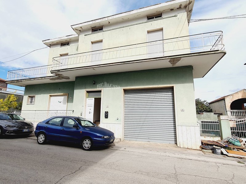 Casa Indipendente in Vendita a Monsampolo del Tronto, 185'000€, 300 m²