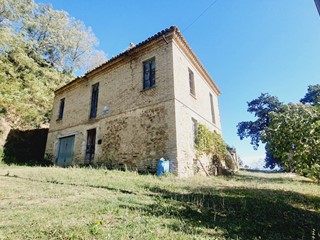 Rustico in Vendita a Colonnella, 230'000€, 240 m²