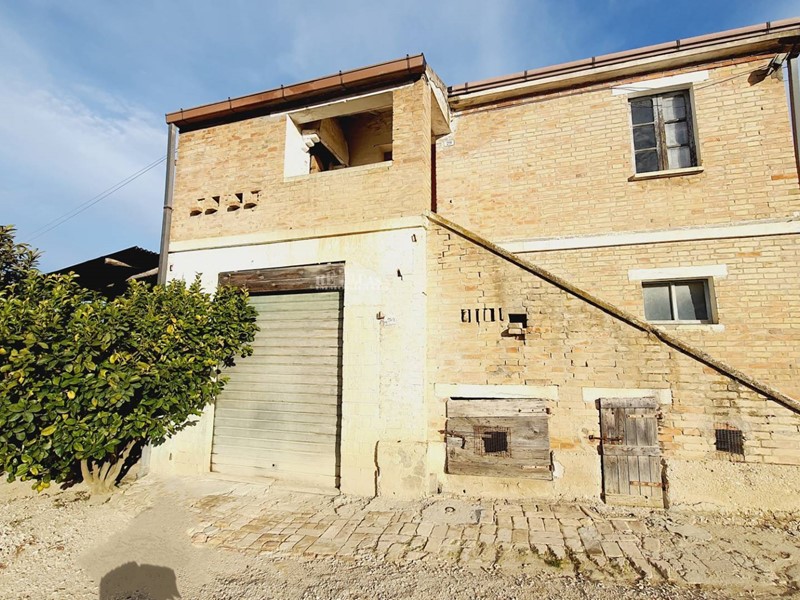 Terreno agricolo in Vendita a Acquaviva Picena, 398'000€, 63000 m²