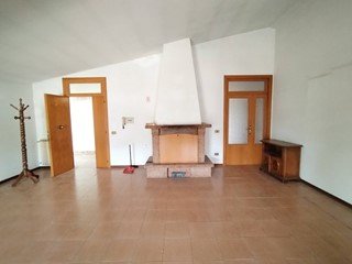 Appartamento in Vendita a Colonnella, 89'000€, 210 m²