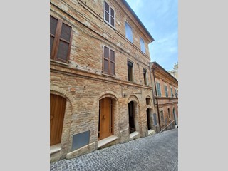 Casa Indipendente in Vendita a Acquaviva Picena, 95'000€, 300 m²