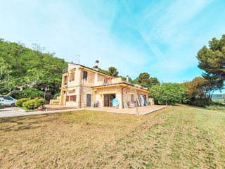 Villa in Vendita a Ripatransone, 650'000€, 410 m²