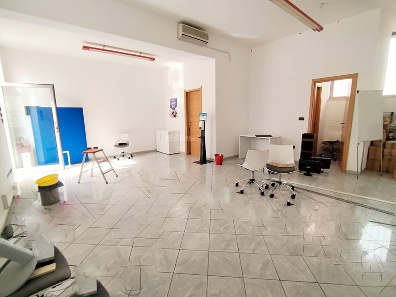 Ufficio in Vendita a San Benedetto del Tronto, 90'000€, 70 m²