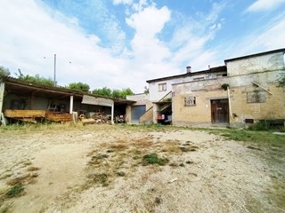 Rustico in Vendita a Monteprandone, 220'000€, 370 m²