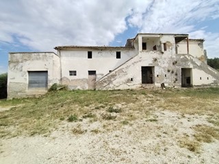 Rustico in Vendita a Monteprandone, 90'000€, 280 m²
