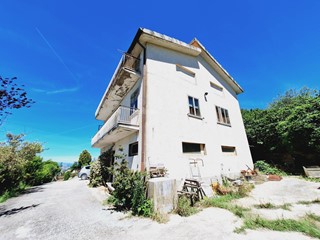 Casa Indipendente in Vendita a Ripatransone, 150'000€, 270 m²