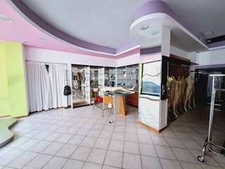 Immobile commerciale in Vendita a San Benedetto del Tronto, 400'000€, 150 m²