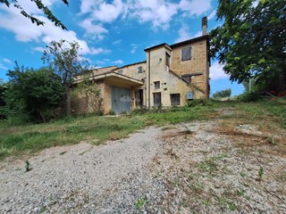 Rustico in Vendita a Spinetoli, 180 m²