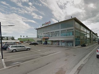 Immobile commerciale in Affitto a San Benedetto del Tronto, 1600 m²