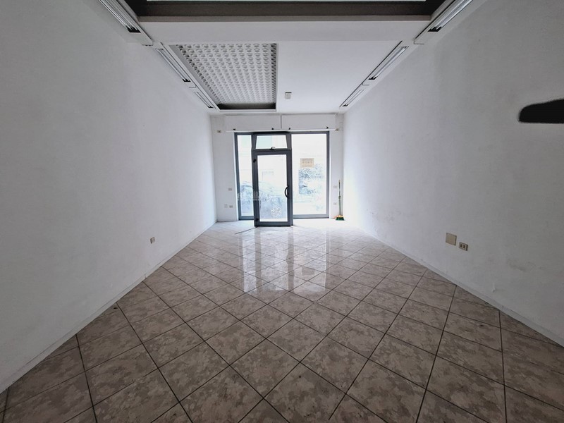 Immobile commerciale in Vendita a San Benedetto del Tronto, 200'000€, 55 m²