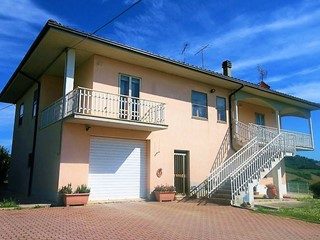 Casa Indipendente in Vendita a Carassai, 255'000€, 540 m²
