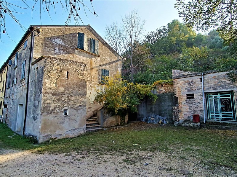 Rustico in Vendita a Massignano, 300'000€, 210 m²