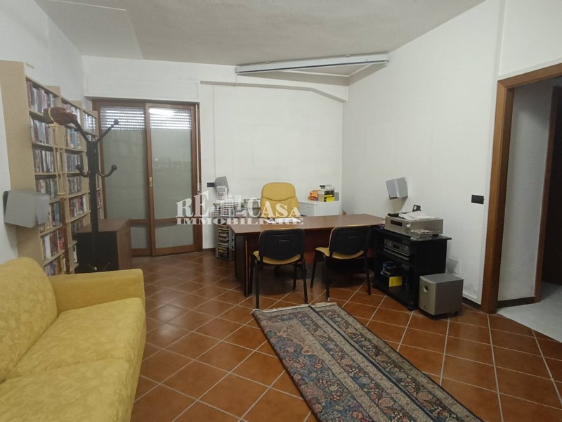Ufficio in Affitto a Civitanova Marche, 1'800€, 180 m²