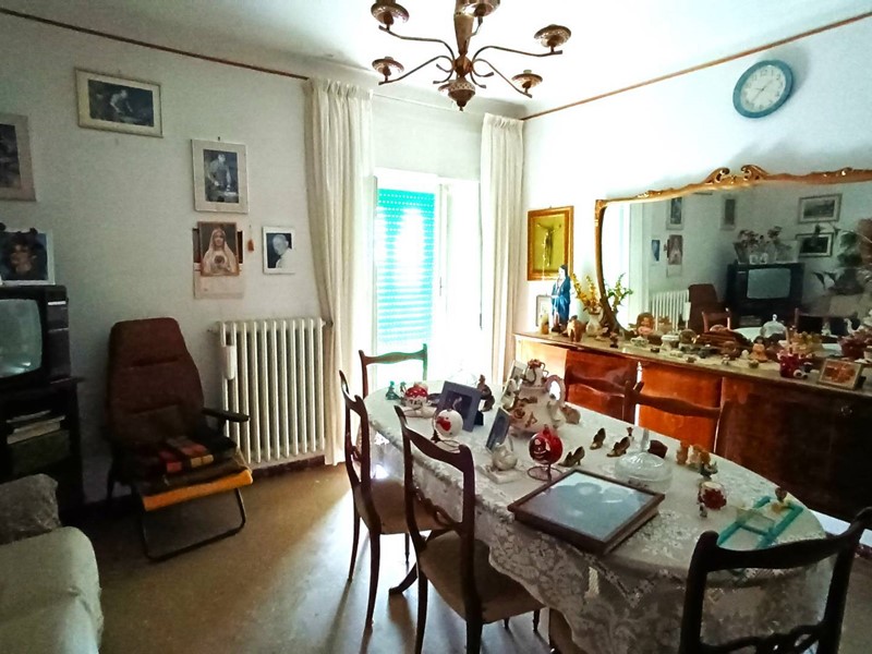Quadrilocale in Vendita a Petritoli, 43'000€, 150 m²