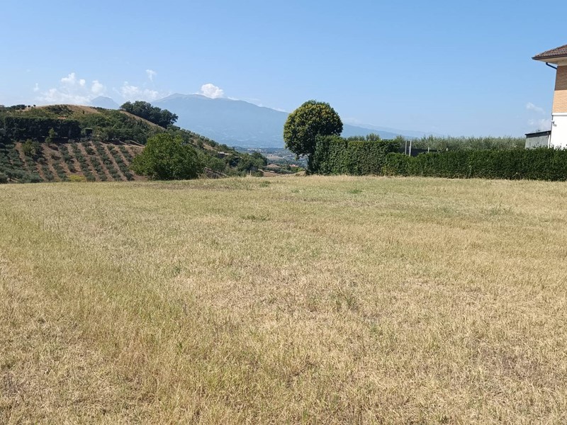 Terreno edificabile in Vendita a Castorano, 30'000€, 625 m²
