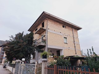 Appartamento in Vendita a Colonnella, 60'000€, 135 m²