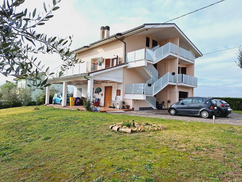 Villa in Vendita a Monteprandone, 330'000€, 390 m²