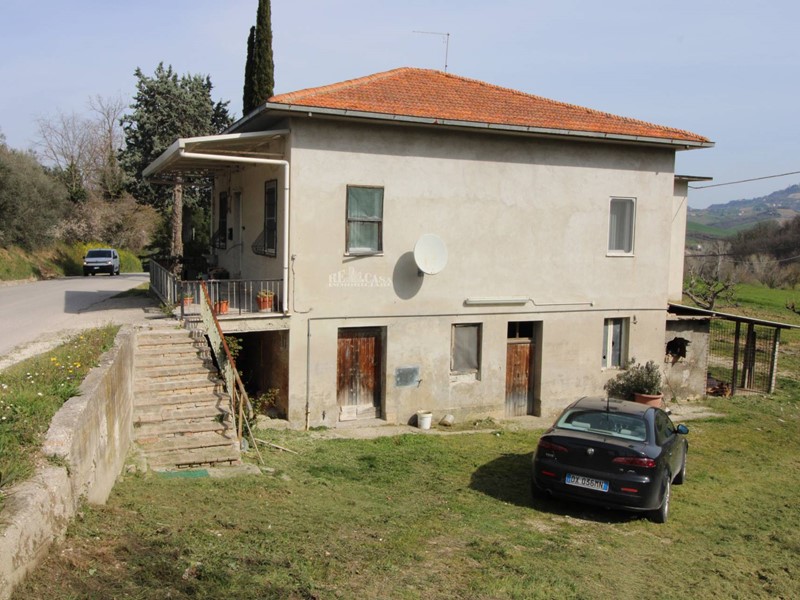 Casa Indipendente in Vendita a Offida, 180'000€, 260 m²