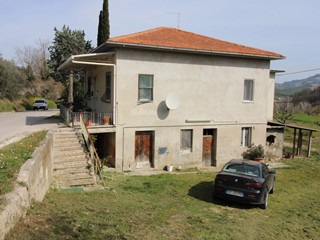 Casa Indipendente in Vendita a Offida, 180'000€, 260 m²