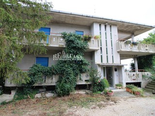 Casa Indipendente in Vendita a Spinetoli, 166'000€, 590 m²