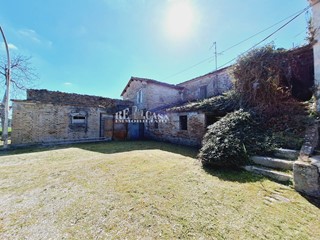 Rustico in Vendita a Monsampolo del Tronto, 140'000€, 380 m²