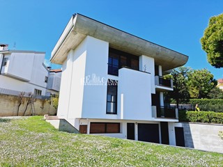 Villa in Vendita a Offida, 320'000€, 250 m²